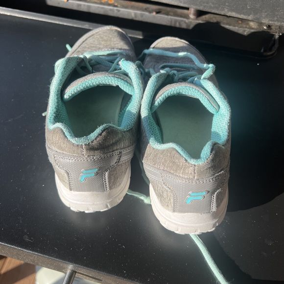 FILA Women's Girls Light Spring / Gray Heather Walking Shoes ~ Size 2 - Picture 3 of 6